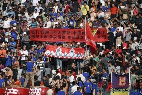 1胜出局全民追责无人接机!中韩足球天壤之别:溺爱养不出争气国足(图1)