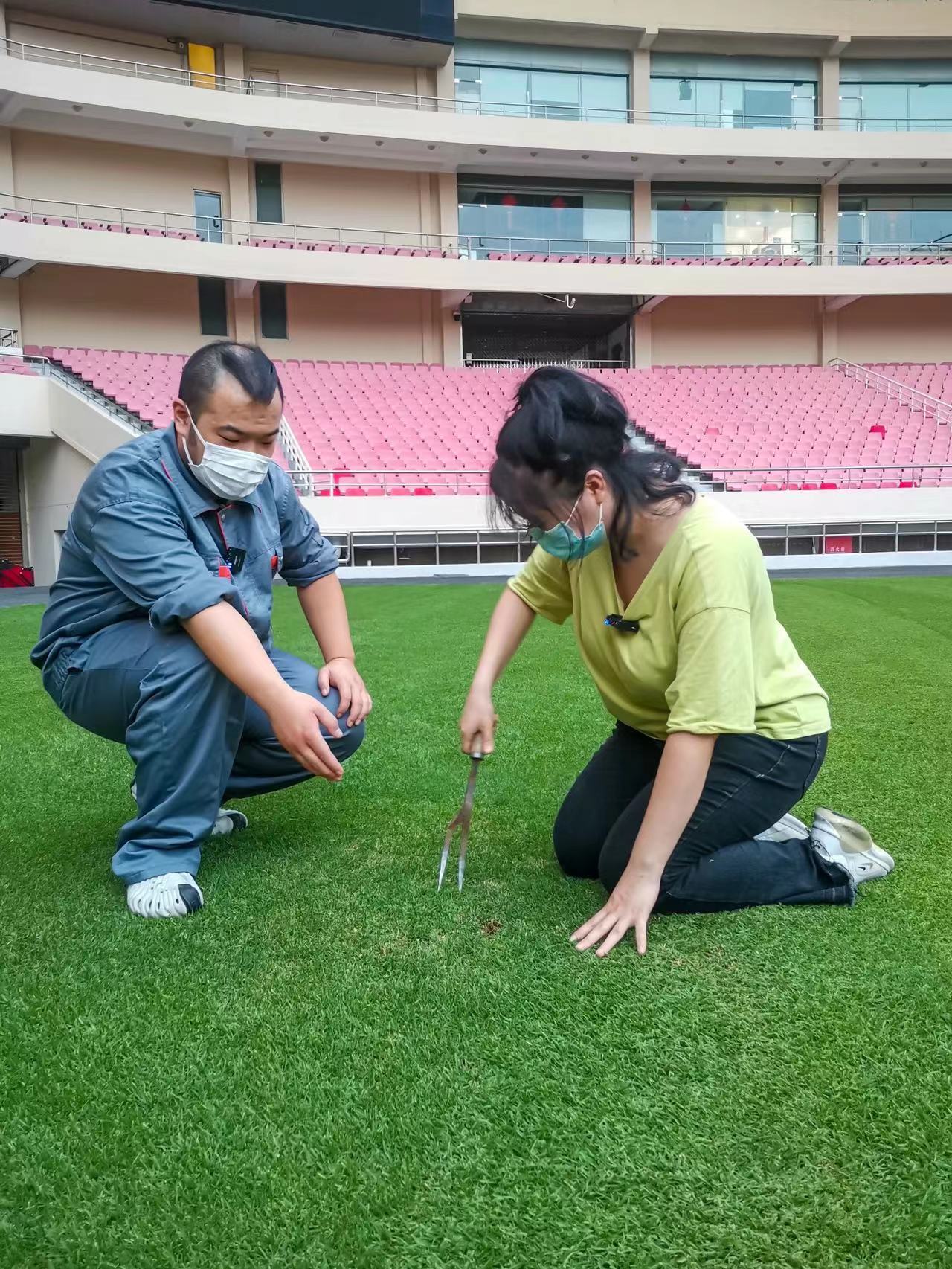 2026塑胶跑道厂家推荐仿真人造草坪硅PU球场施工硅pu篮球场幼儿园epdm人造草坪厂家优选指南!(图1)